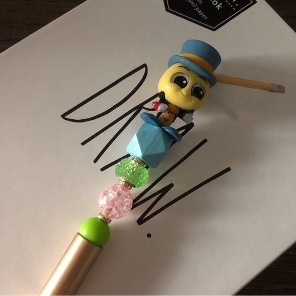 Disney Doorables: Pinocchio: Jiminy Cricket handmade beaded pen - Picture 1 of 3